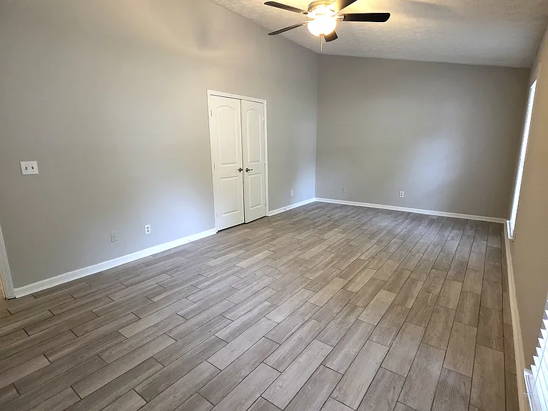 250 Broken Lance Pl — Photo 6