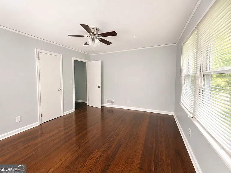 147 Burnside St #3 — Photo 12