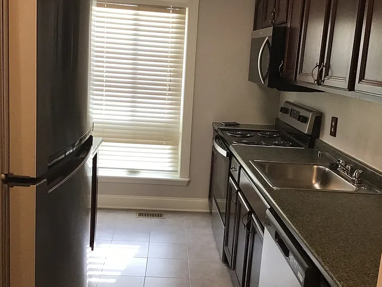 64 Hawthorne Ct NE #1 — Photo 9