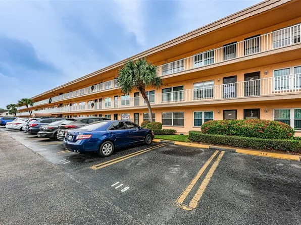6400 46th Ave N APT 116, Kenneth City, FL 33709