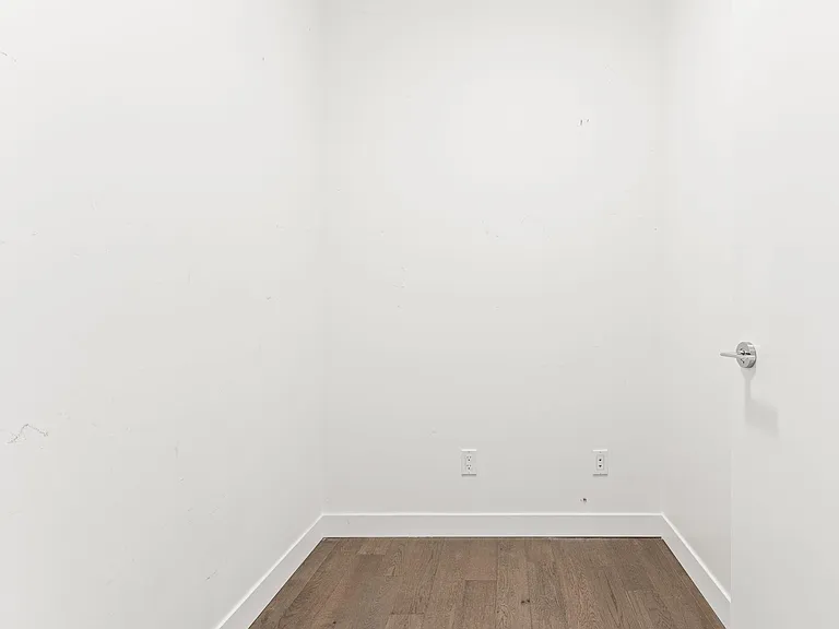 9060 University Cres #1506 — Photo 18