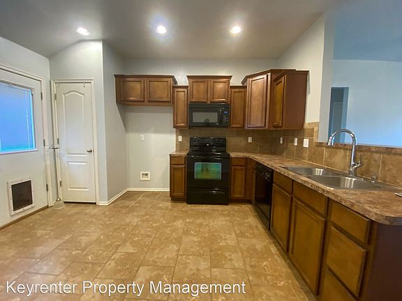 5th image of 8405 SW 47th Cir