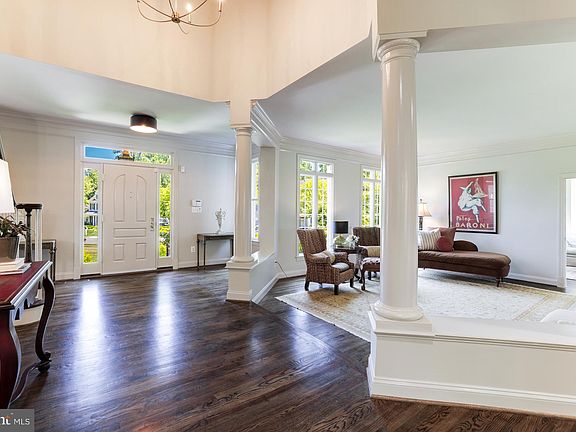 4th image of 10521 Fox Crest Ct