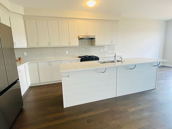 3rd image of 283 Rosenberg Way