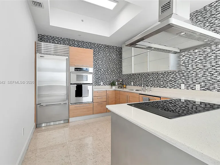 218 SE 14th St #TS206 — Photo 11