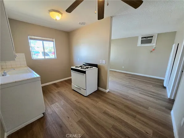 961 W Kimball Ave, Hemet, CA