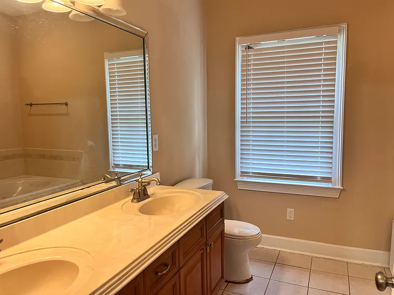 731 Berry Ln — Photo 5
