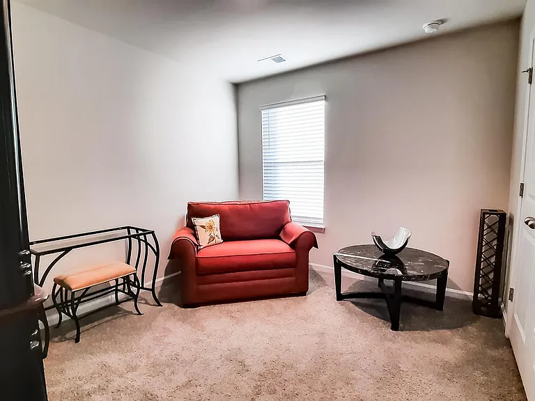209 Ashworth Dr — Photo 6