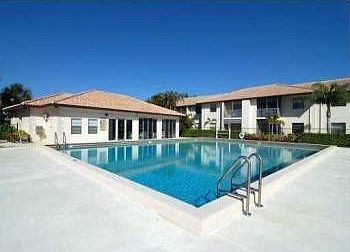 3rd image of 5550 Lakeside Dr APT 103