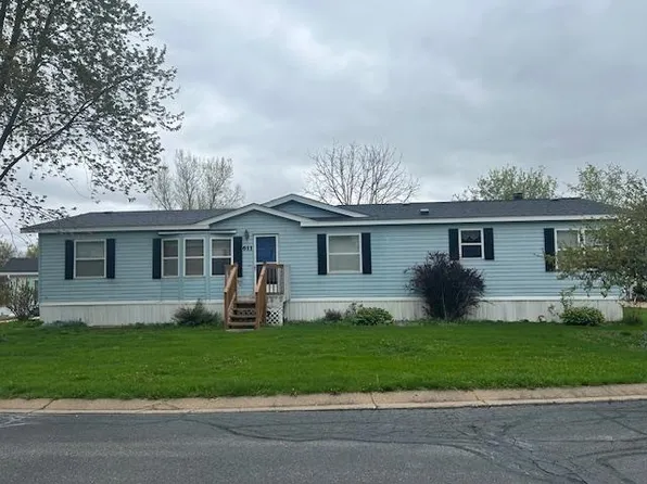 611 Opal Ave, Lannon, WI 53046