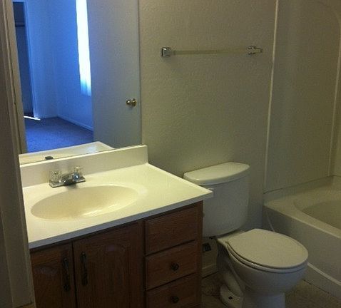 4th image of 1100 E Mohave St