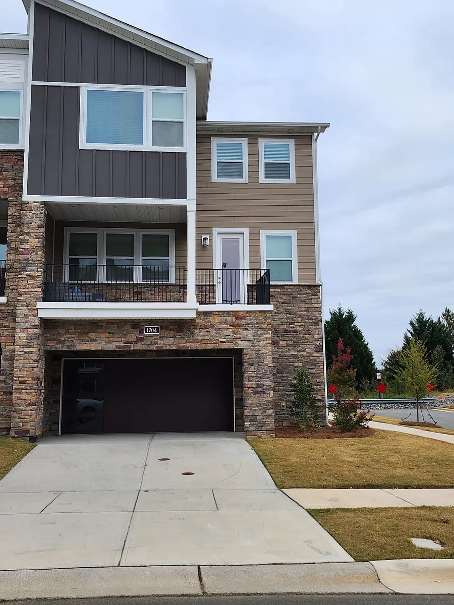 Photo 2 of 34 - 1704 Unison Dr - Charlotte, NC Building Photo - 1704 Unison Dr