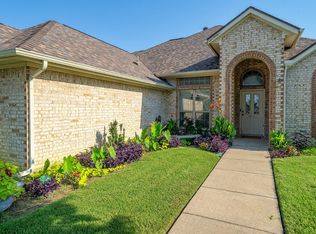 418 Woodlawn St, Krum, TX 76249