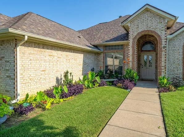 418 Woodlawn St, Krum, TX 76249