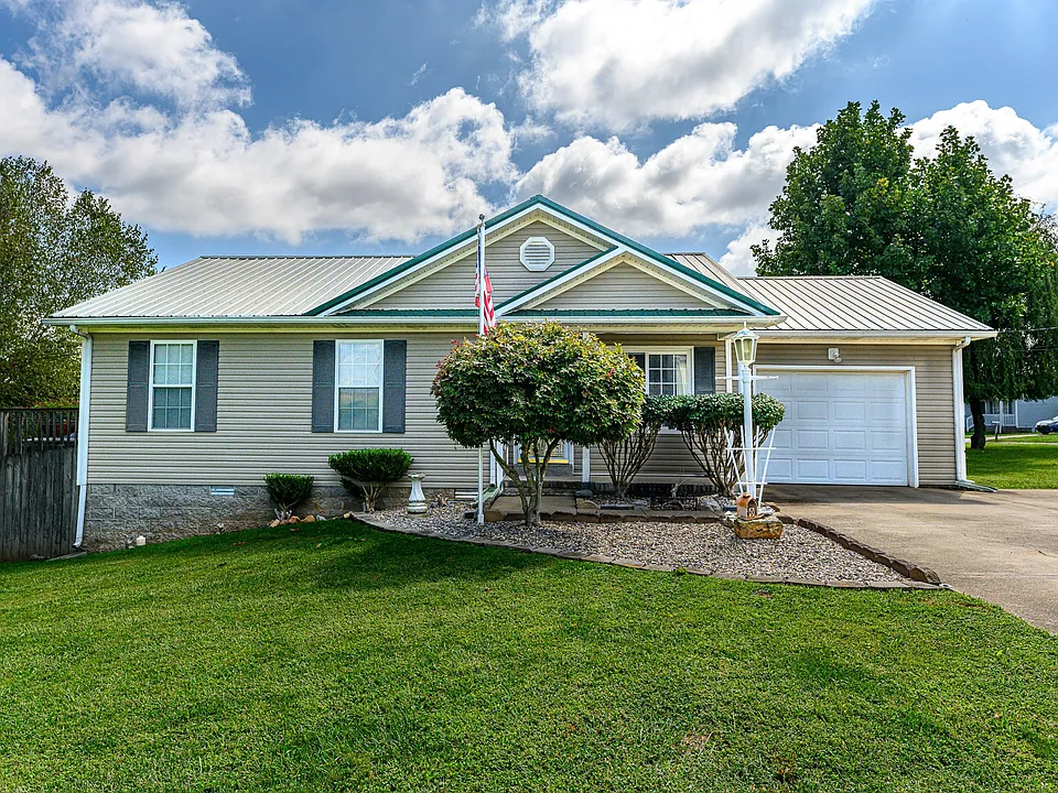 702 Artic Ave