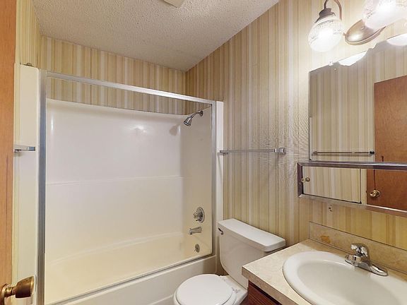 3rd image of 4400 Castlewood Pl Unit 2