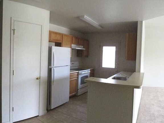 4th image of 2105 Schorn Dr