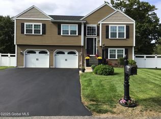 17 Kenjack Ter, Albany, NY 12205