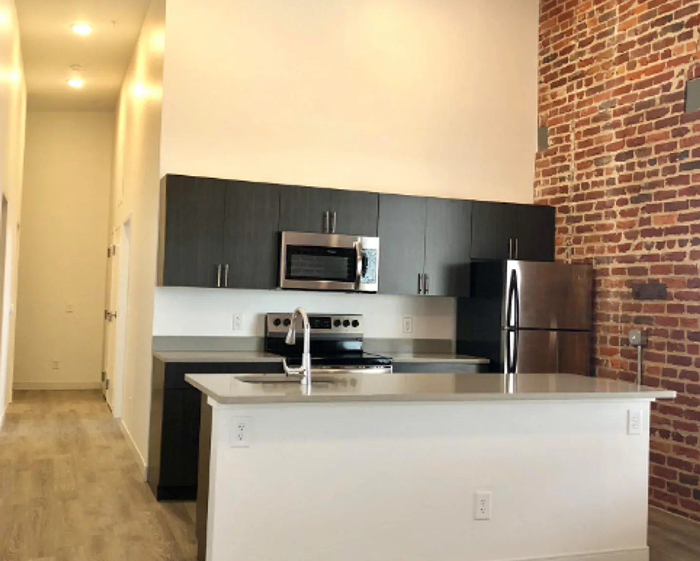 1 West Cary Apartments — Photo 3