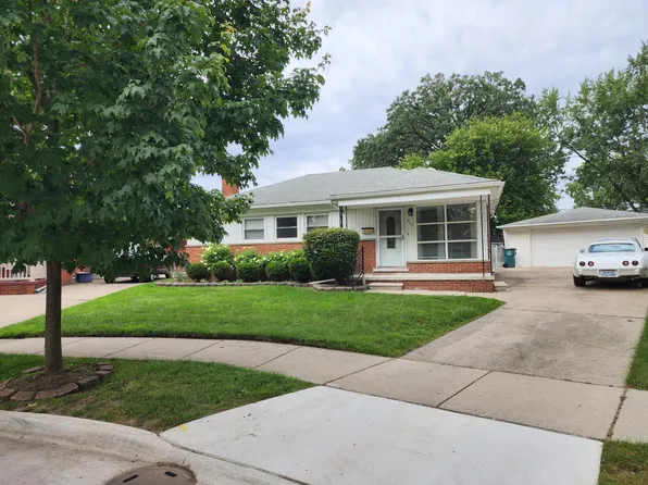 561 Lerner Ave, Clawson, MI 48017