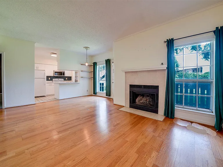 1700 Amelia Ct #613 — Photo 2