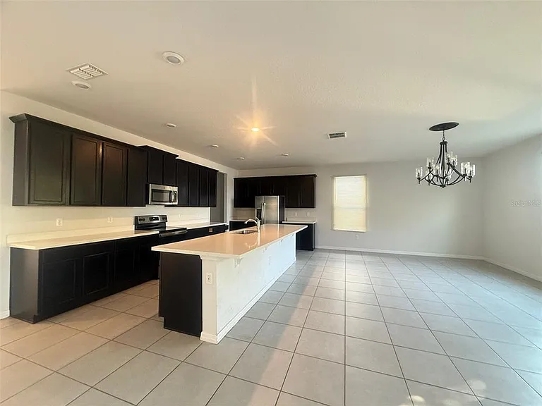423 Kestrel Dr — Photo 3