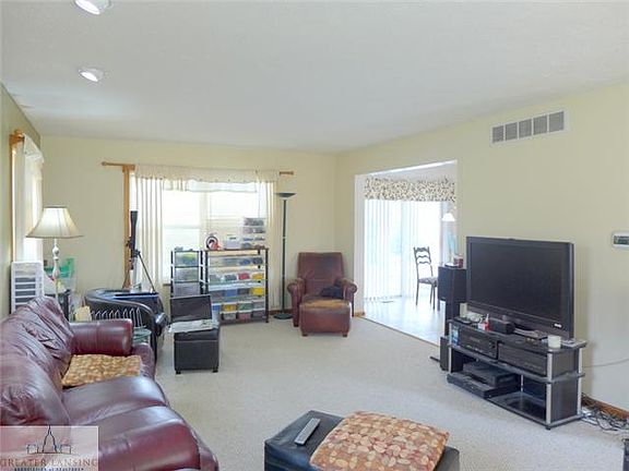 5th image of 947 Deerwood Ln