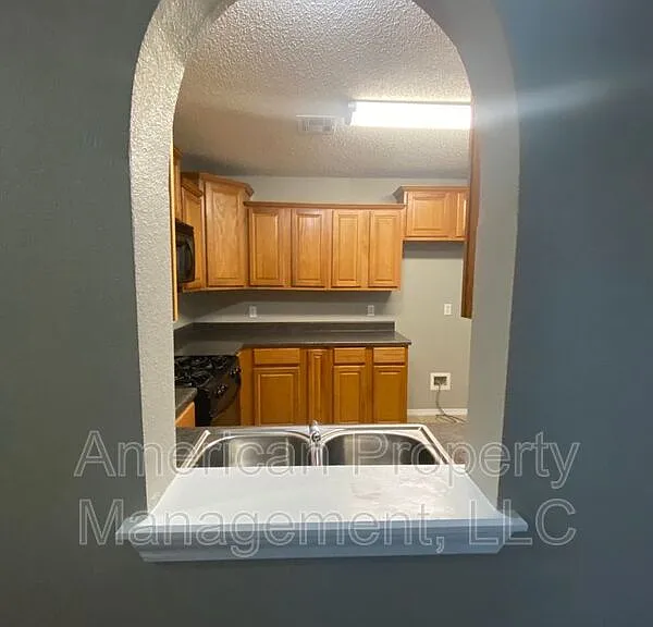 4716 NE Wisconsin St — Photo 15