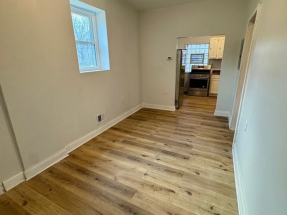 4th image of 2301 W Grand Ave APT 1R