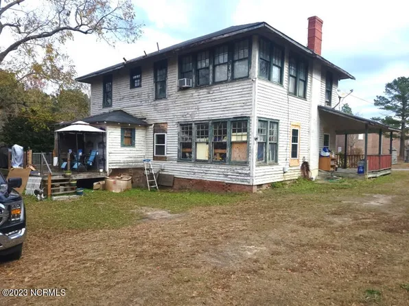 201 N College. Street, Red Springs, NC 28377
