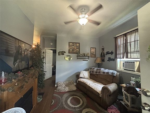 4th image of 1875 5th Ave