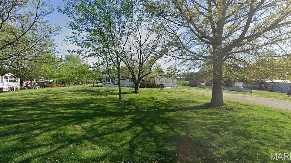 1st image of 224 Pin Oak Ln