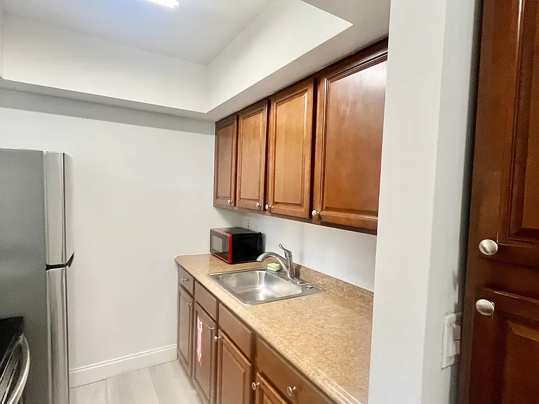 321 SW 14th St #3 — Photo 8