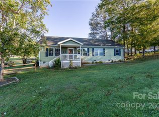 47 Meadow Dr, Horse Shoe, NC 28742