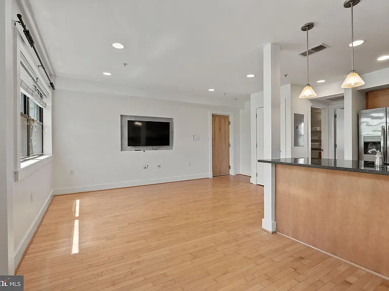 1524 Independence Ave SE #303 — Photo 11