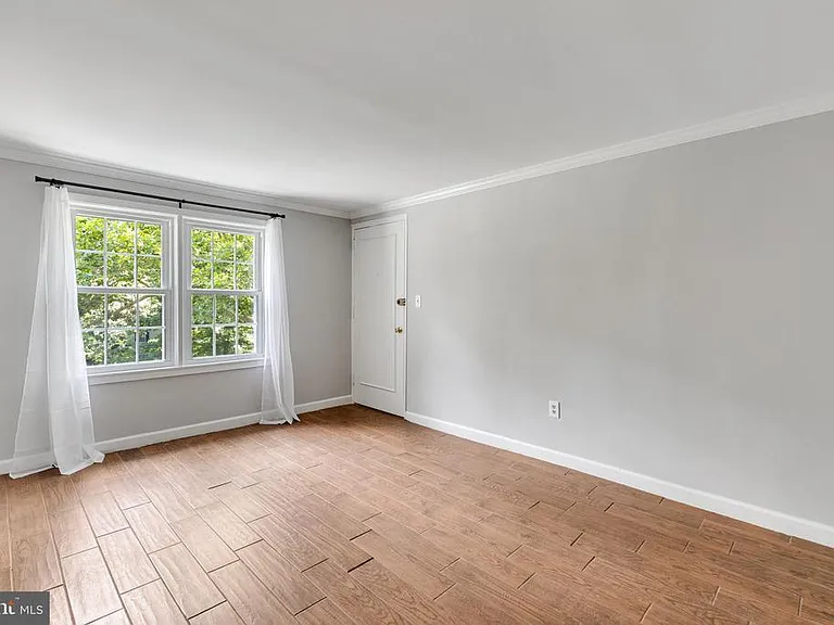 702 S Arlington Mill Dr #304 — Photo 2