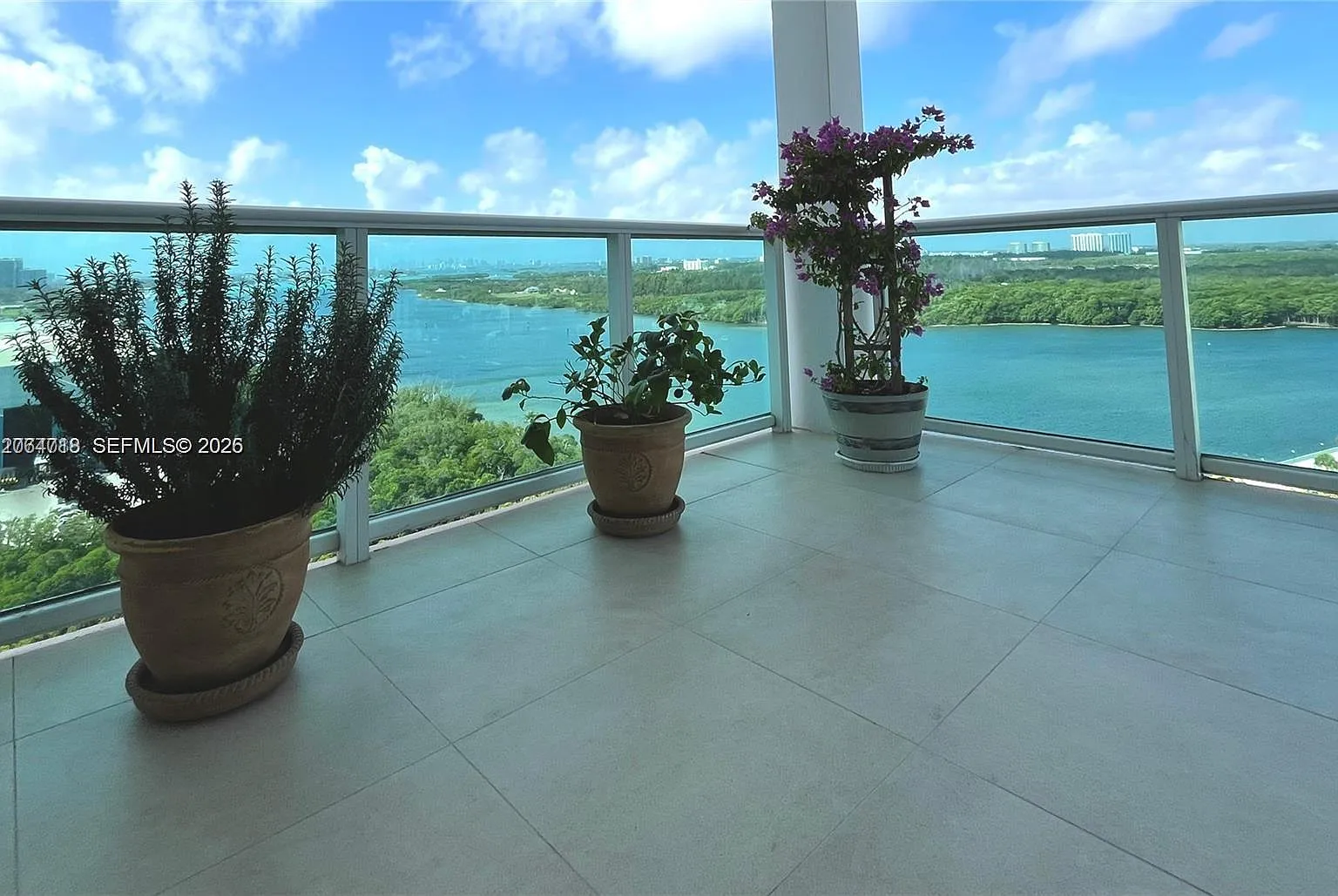 Arlen House East Condo — Photo 1