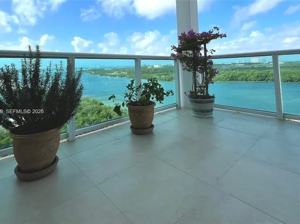 100 Bayview Dr, Sunny Isles Beach, FL