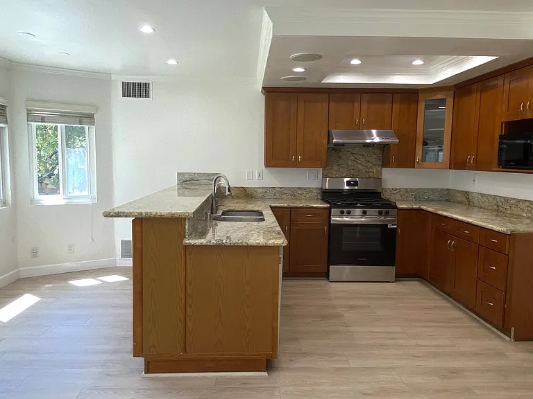 26162 Roscommon Ct — Photo 6