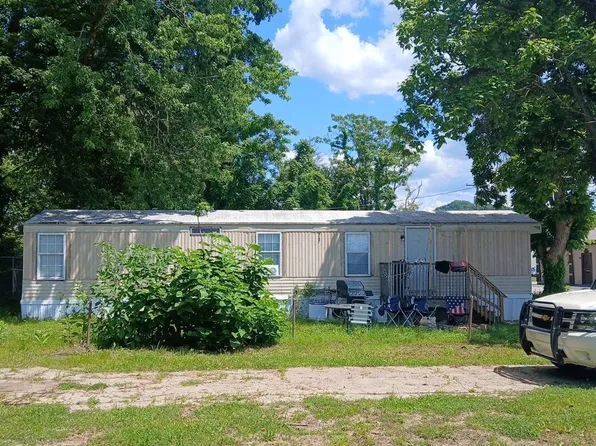 7018 Kanawha St, Saint Albans, WV 25177