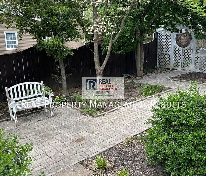 402 W Jennings St — Photo 21