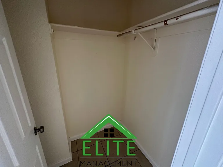 8023 Montgomery Dr — Photo 11