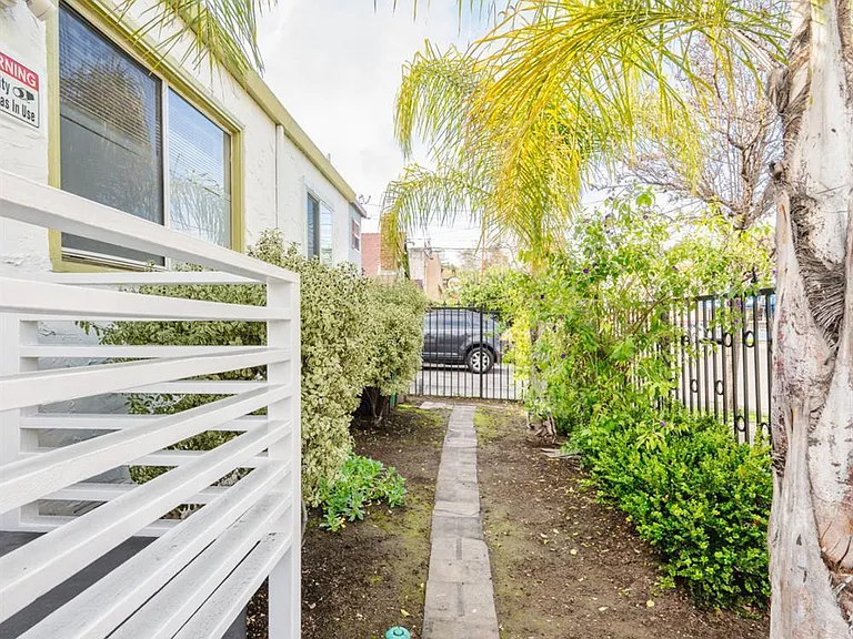 6029 Macarthur Blvd — Photo 35