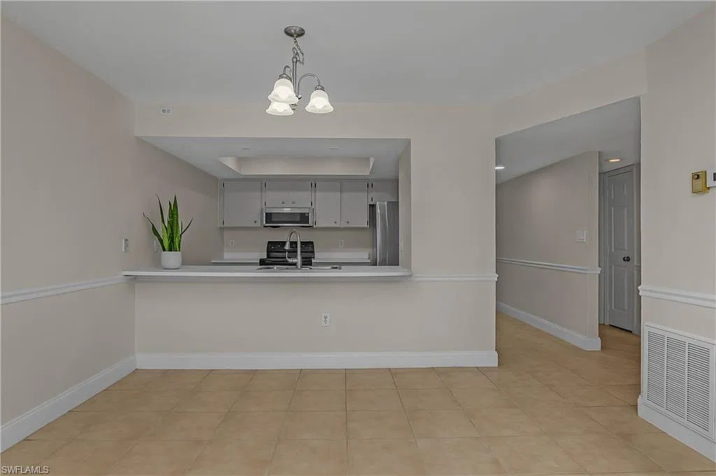 3 bed, 2.0 bath, 1180 sqft, $1,800 — Photo 4