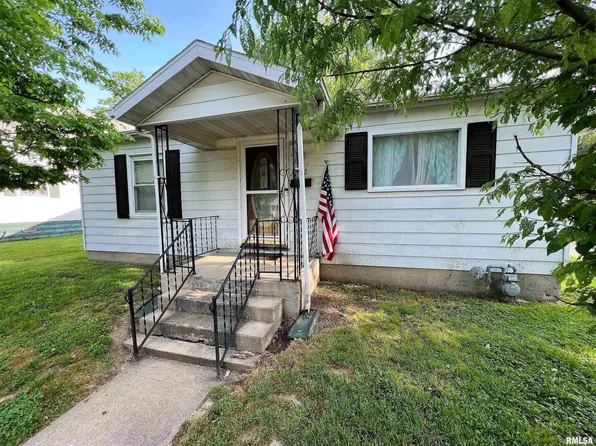 212 W Allmon St, Salem, IL 62881