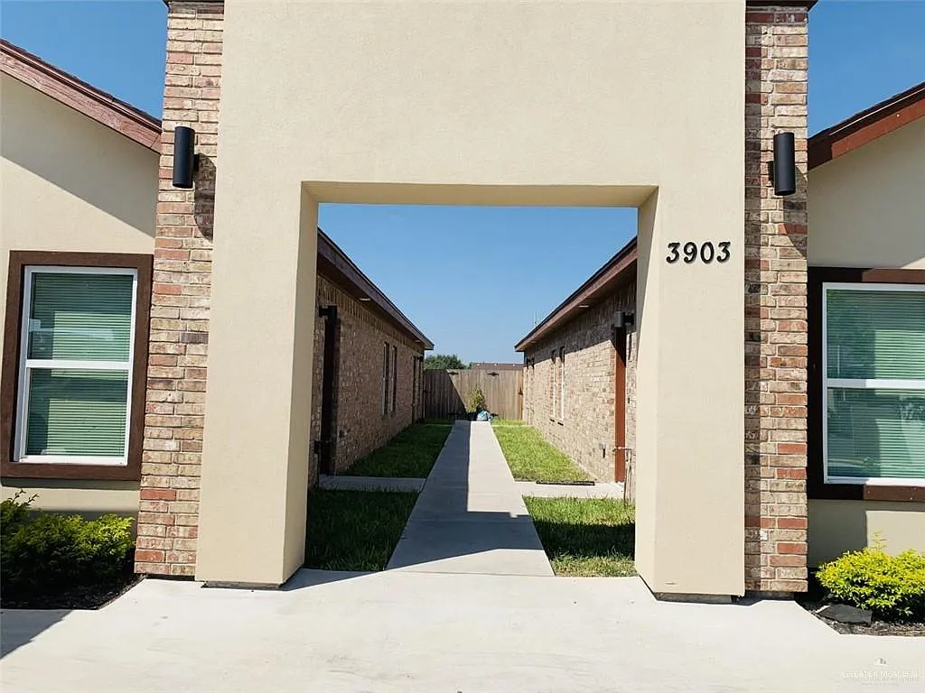 2 bed, 2.0 bath, 943 sqft, $900 — Photo 2