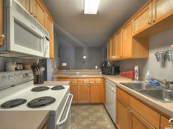 4th image of 2318 E 27th Ter