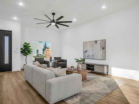 3rd image of 305 Eggar St