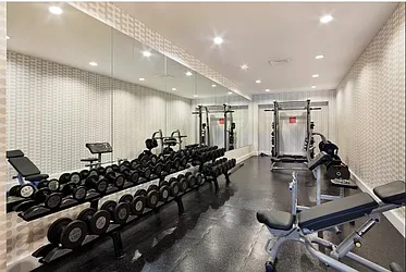 Sold by New York Casas Ltd.