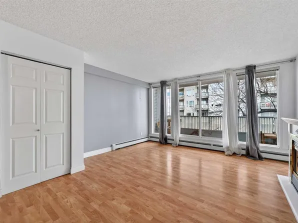 1815 S 26th Ave SW #10, Calgary, AB T2T 1E2